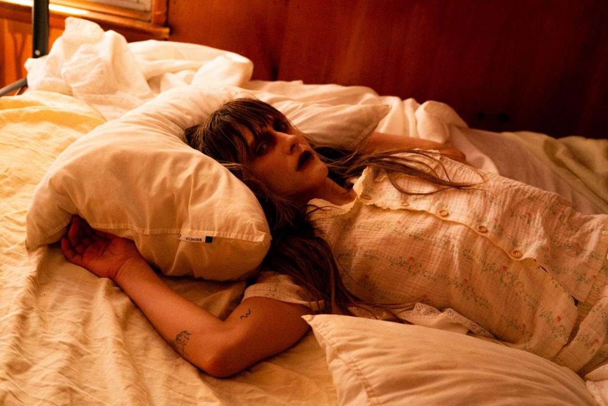 brookelen – “hide” (Video)